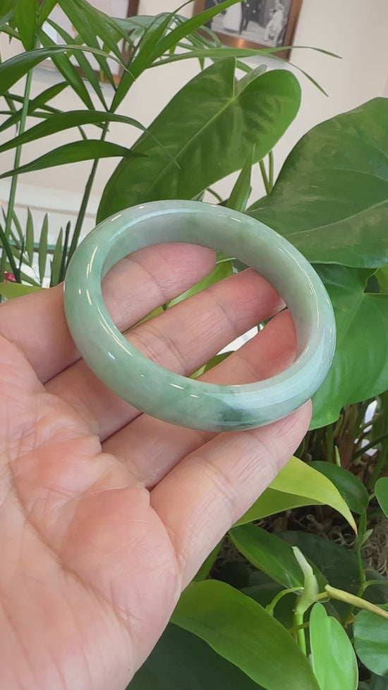 Load and play video in Gallery viewer, Purple Green Lavender Natural Jadeite Jade Bangle ( 54.53 mm )#280
