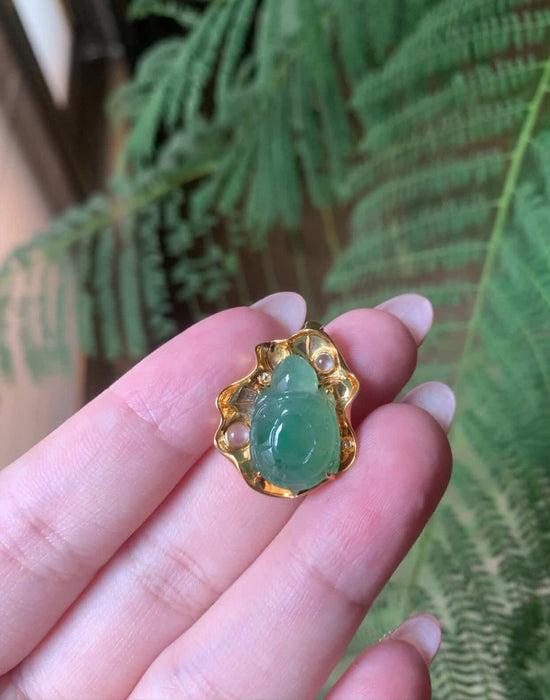 "Live" 18K Yellow Gold Custom Turtle Pendant Lotus Leaf Gold Setting