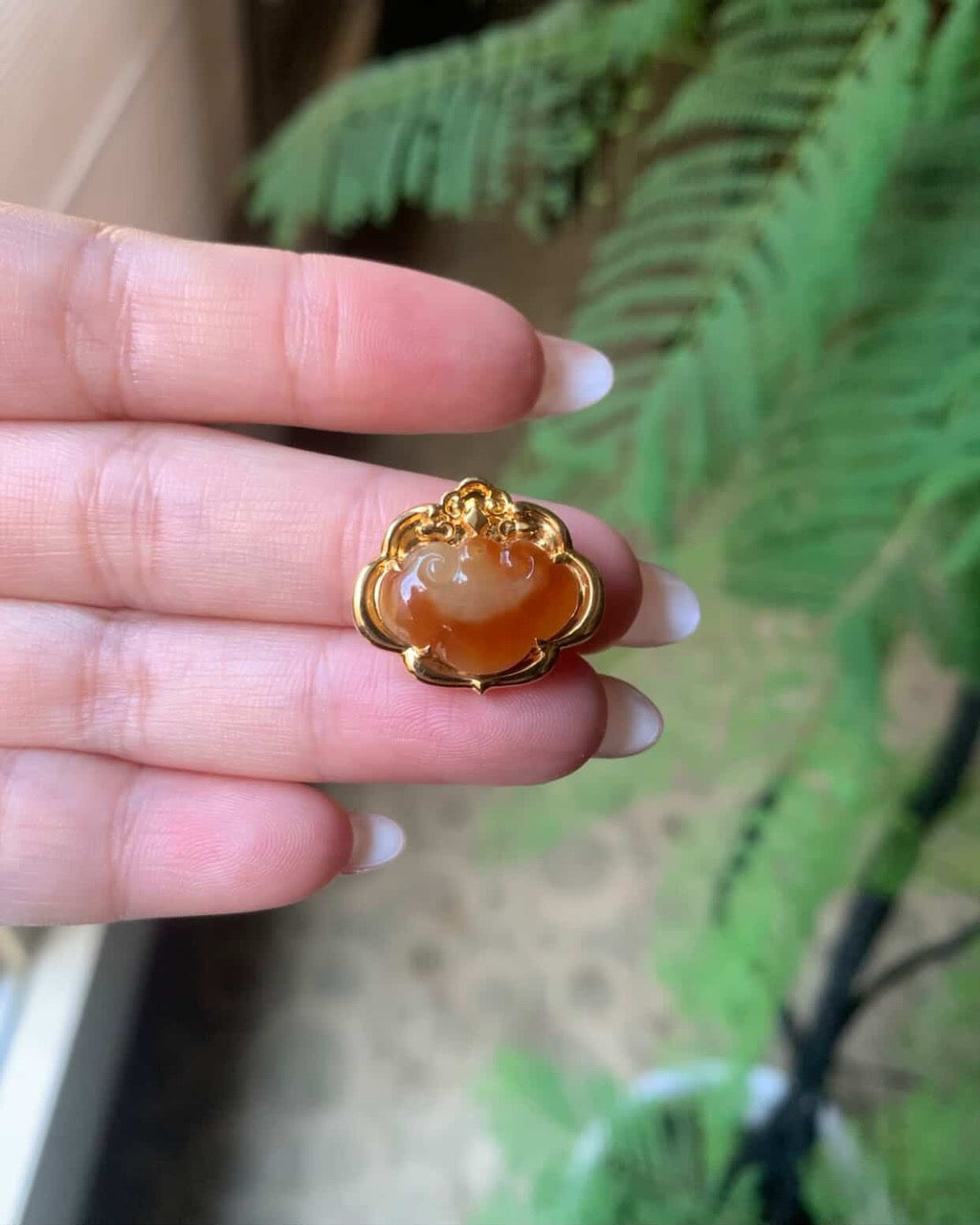 "Live" 18K Yellow Gold Custom Ruyi Pendant Gold Setting