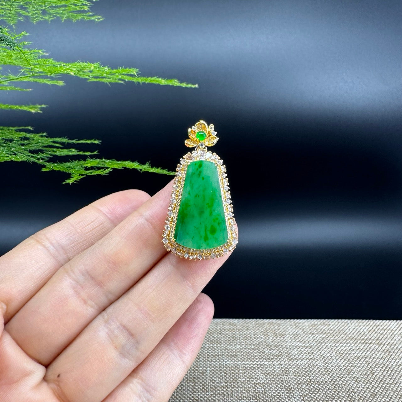 18K Yellow Gold High-End Imperial Jadeite Jade "Ping An Wu Shi Pai" Necklace with Diamonds