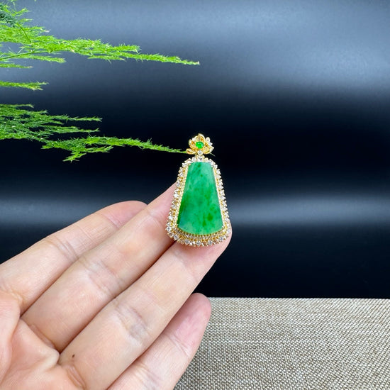 18K Yellow Gold High-End Imperial Jadeite Jade "Ping An Wu Shi Pai" Necklace with Diamonds