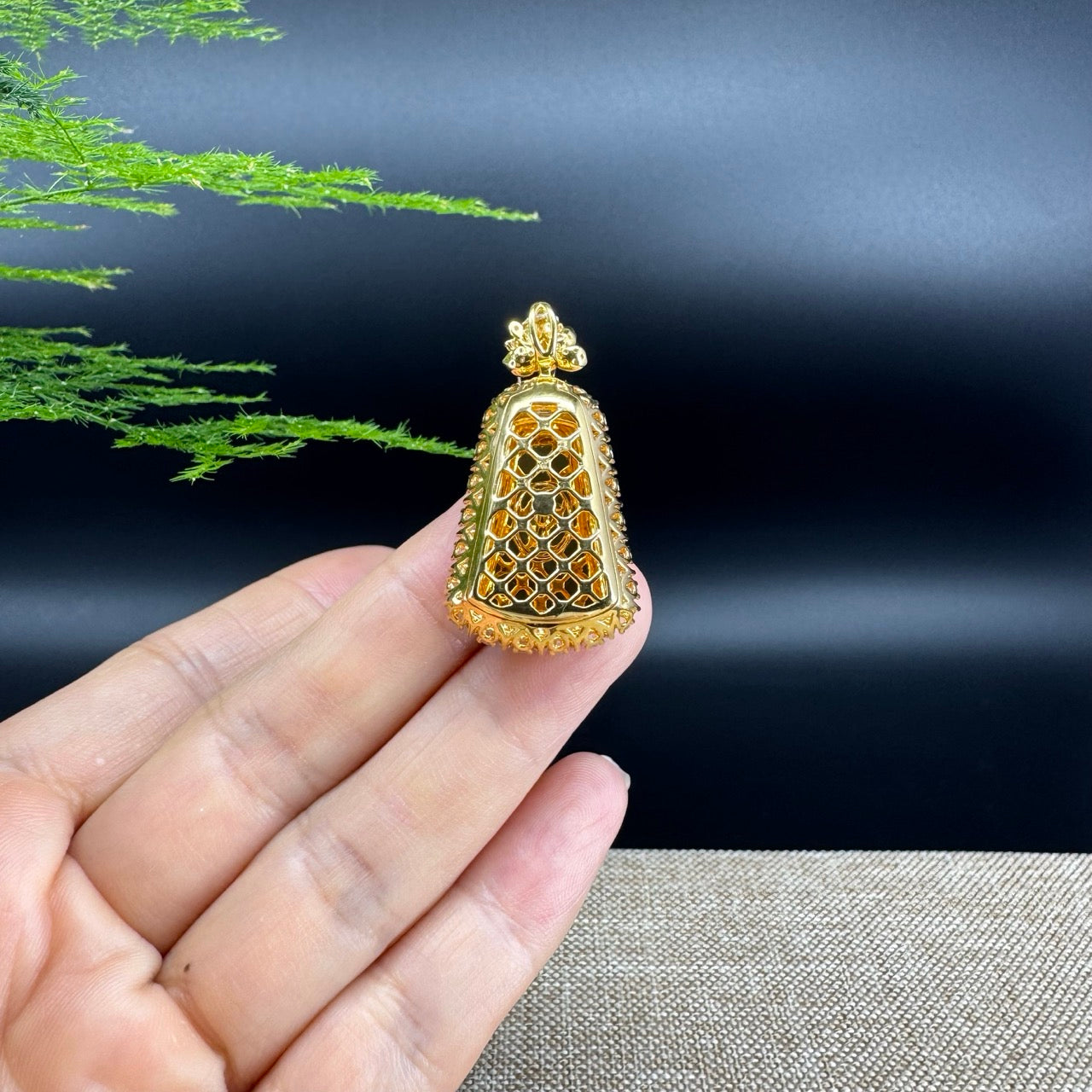 18K Yellow Gold High-End Imperial Jadeite Jade "Ping An Wu Shi Pai" Necklace with Diamonds