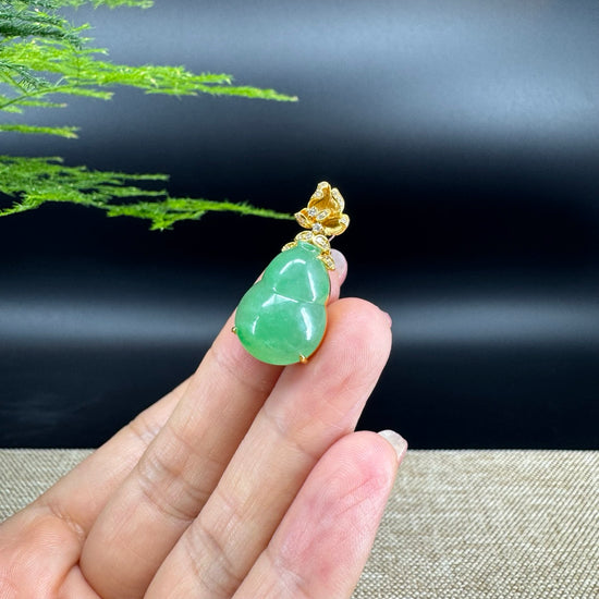 RealJade® Co. Genuine Green Jadeite Jade Good Luck Hulu Bottle Gourd Necklace With 18K Yellow Gold Diamonds Bail