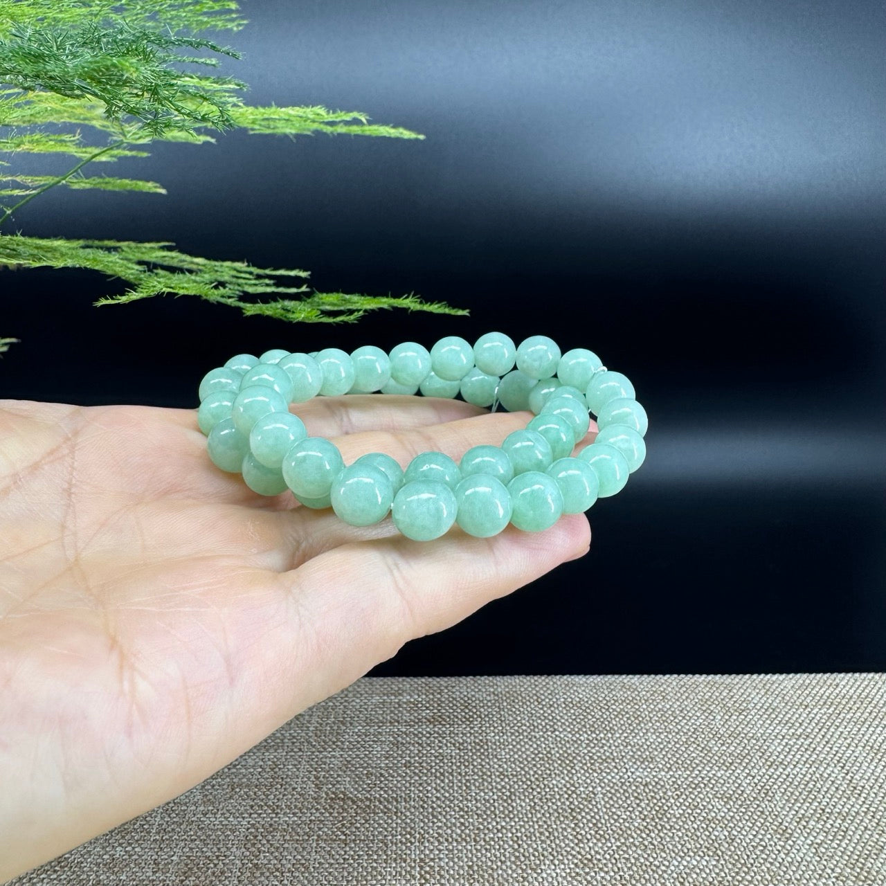 Genuine Jadeite Jade Round Apple Green  Beads Bracelet (8.5 mm)