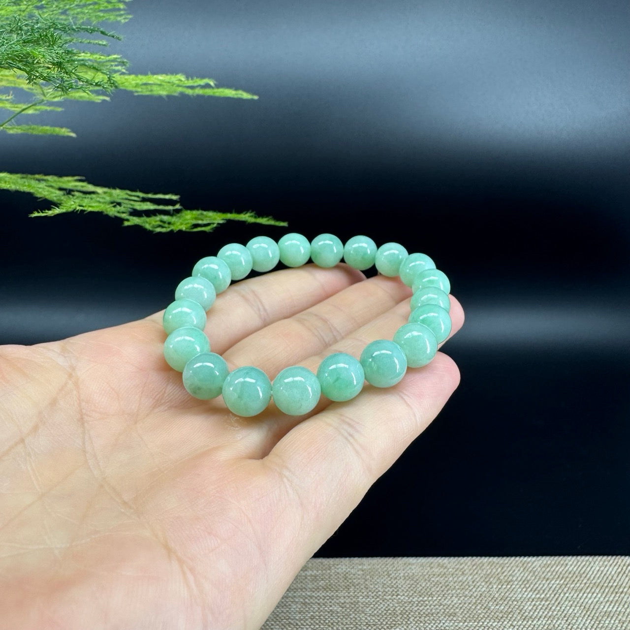 Jadeite Jade 9 mm Round  Apple Green Beads Bracelet ( 9 mm )
