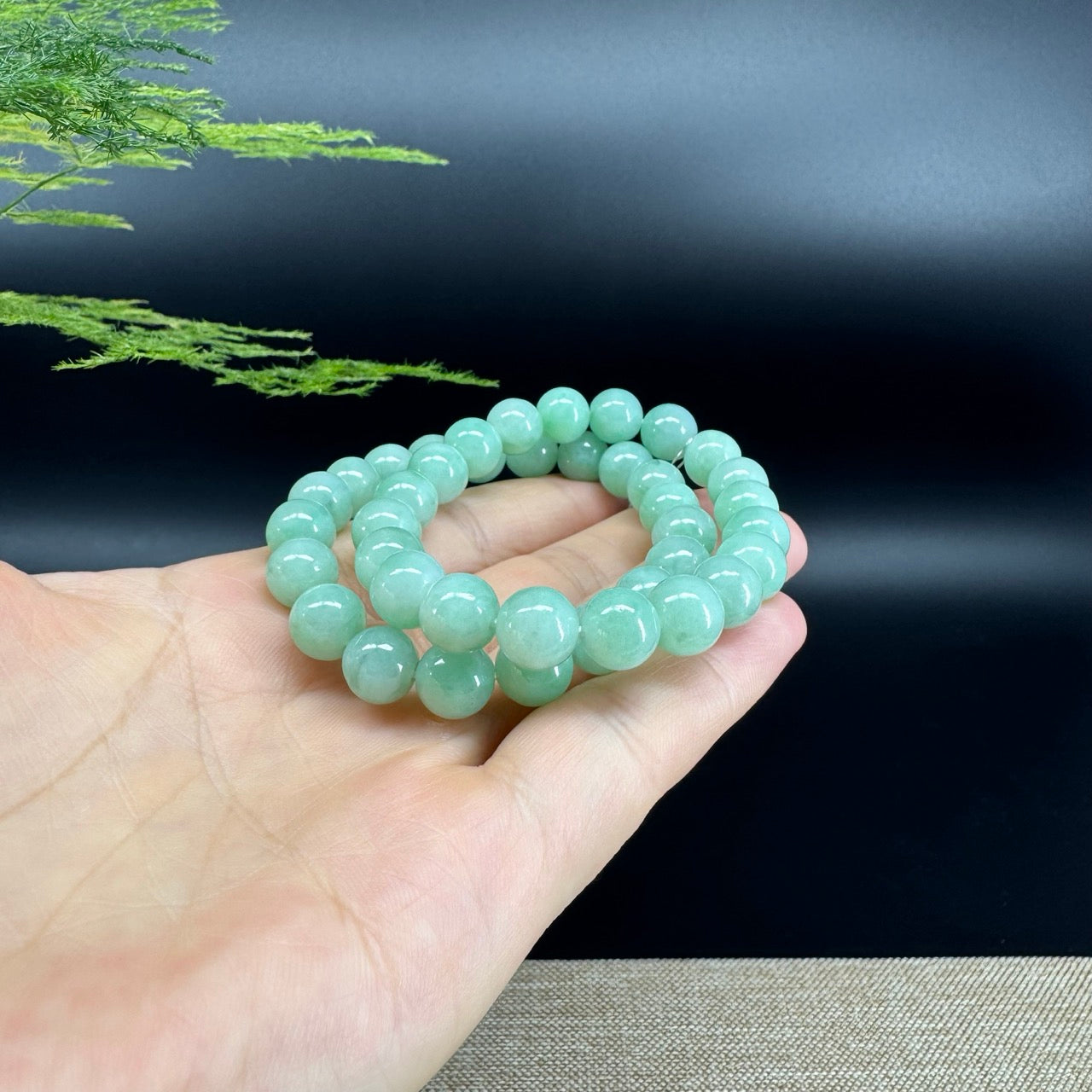 Jadeite Jade 9 mm Round  Apple Green Beads Bracelet ( 9 mm )