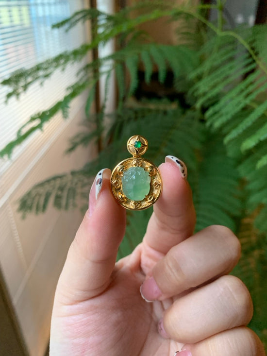 "Live" 18K Yellow Gold Custom Icy Green Toad Gold Setting