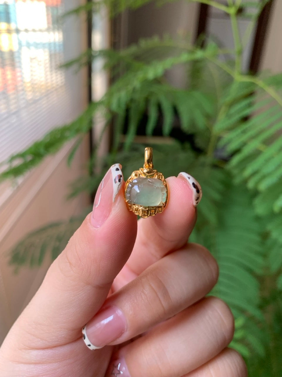 "Live" 18K Yellow Gold Custom Icy Green Crab Gold Setting