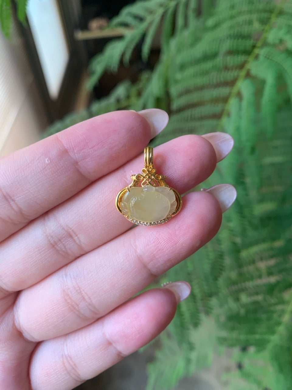 "Live" 18k Yellow Gold Custom Crab Pendant Gold Setting