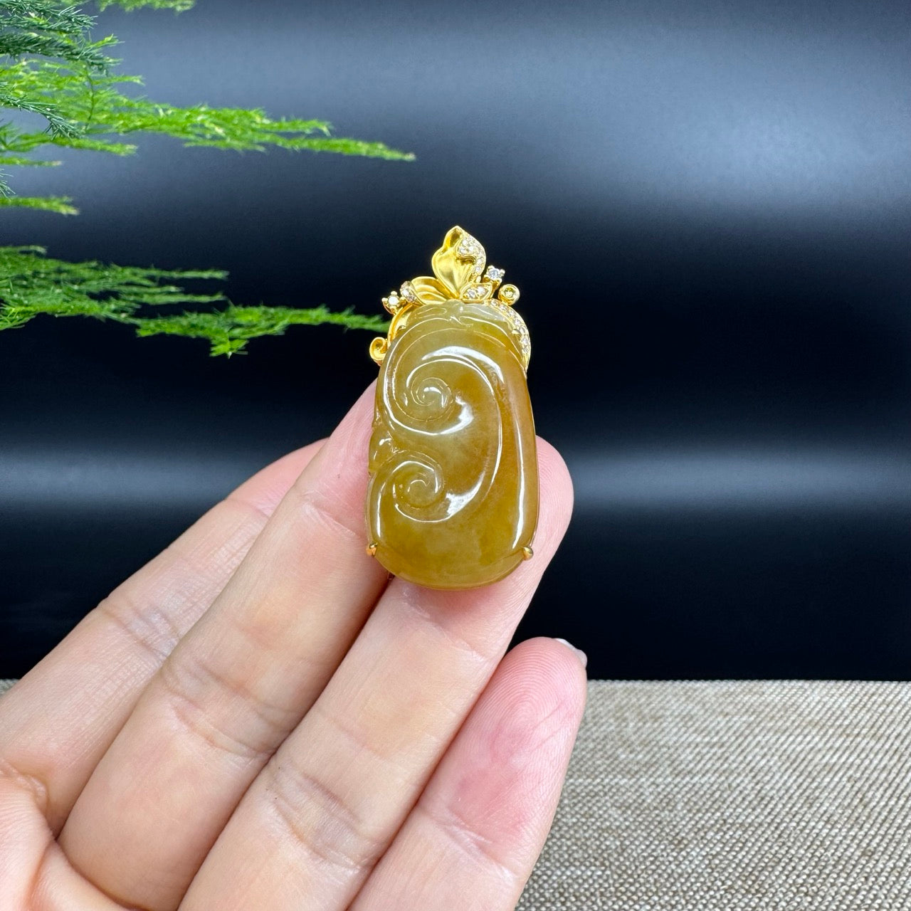 RealJade® Co. High-end 18K Yellow Gold Honey yellow Jadeite Jade Ru Yi Pendant