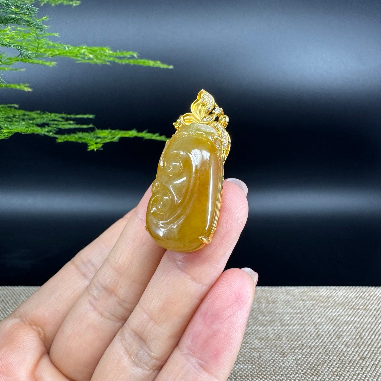 RealJade® Co. High-end 18K Yellow Gold Honey yellow Jadeite Jade Ru Yi Pendant