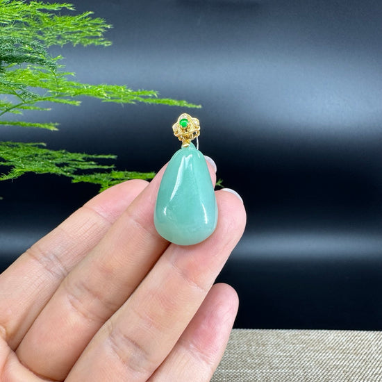 18K Yellow Gold Green Jadeite Jade Shou Tao Pendant with Diamond