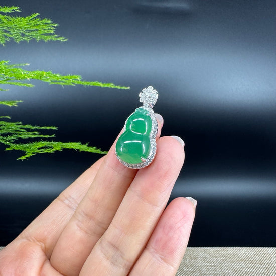 RealJade® Co. Genuine Green Jadeite Jade Good Luck Hulu Bottle Gourd Necklace With 18K White Gold Bail