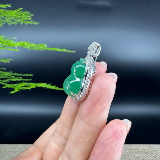 RealJade® Co. Genuine Green Jadeite Jade Good Luck Hulu Bottle Gourd Necklace With 18K White Gold Bail