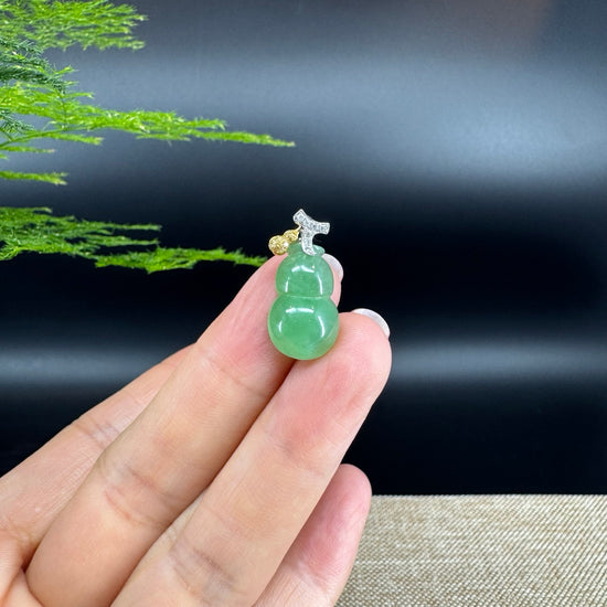RealJade® Co. Genuine Green Jadeite Jade Good Luck Hulu Bottle Gourd Necklace With 18K Gold Bail