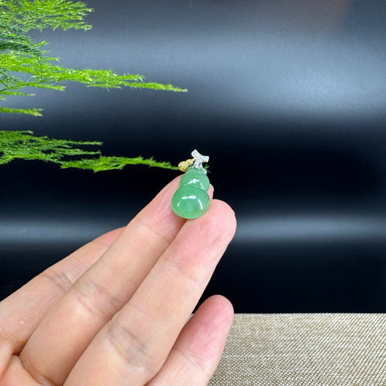 RealJade® Co. Genuine Green Jadeite Jade Good Luck Hulu Bottle Gourd Necklace With 18K Gold Bail