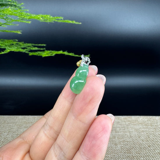 RealJade® Co. Genuine Green Jadeite Jade Good Luck Hulu Bottle Gourd Necklace With 18K Gold Bail