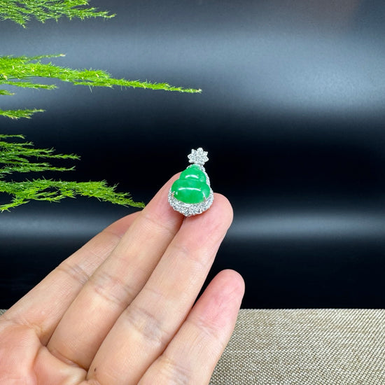 RealJade® Co. Genuine Green Jadeite Jade Good Luck Hulu Bottle Gourd Necklace With 18K White Gold Bail