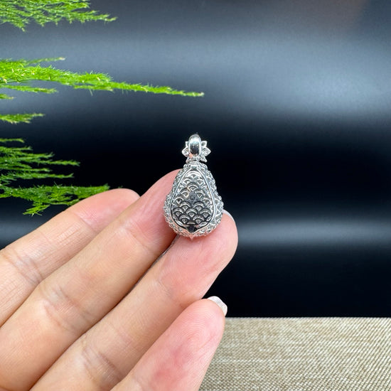 RealJade® Co. Genuine Green Jadeite Jade Good Luck Hulu Bottle Gourd Necklace With 18K White Gold Bail