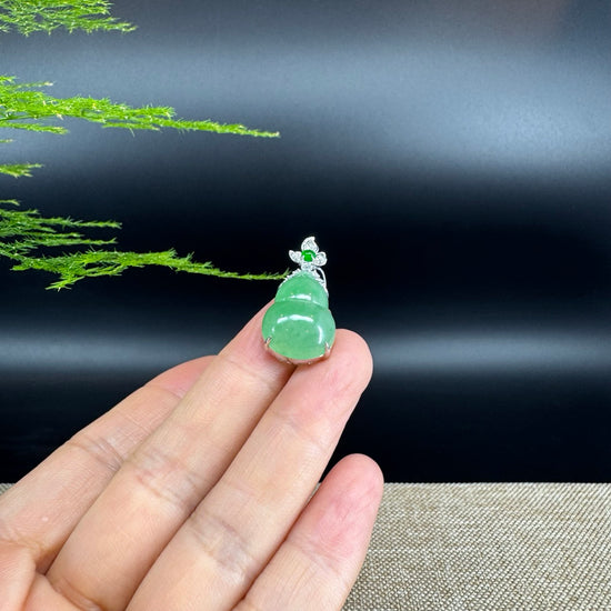 RealJade® Co. Genuine Green Jadeite Jade Good Luck Hulu Bottle Gourd Necklace With 18K White Gold Bail