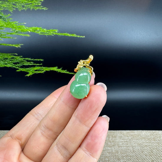 RealJade® Co. Genuine Green Jadeite Jade Good Luck Hulu Bottle Gourd Necklace With 18K Yellow Gold Bail