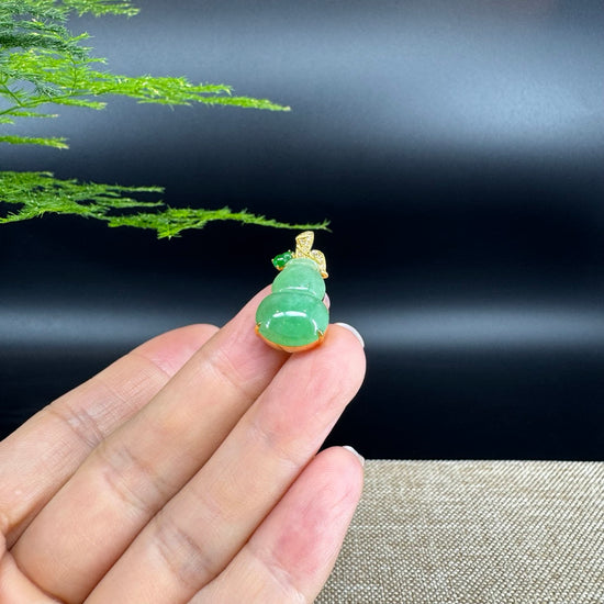 RealJade® Co. Genuine Green Jadeite Jade Good Luck Hulu Bottle Gourd Necklace With 18K Yellow Gold Bail