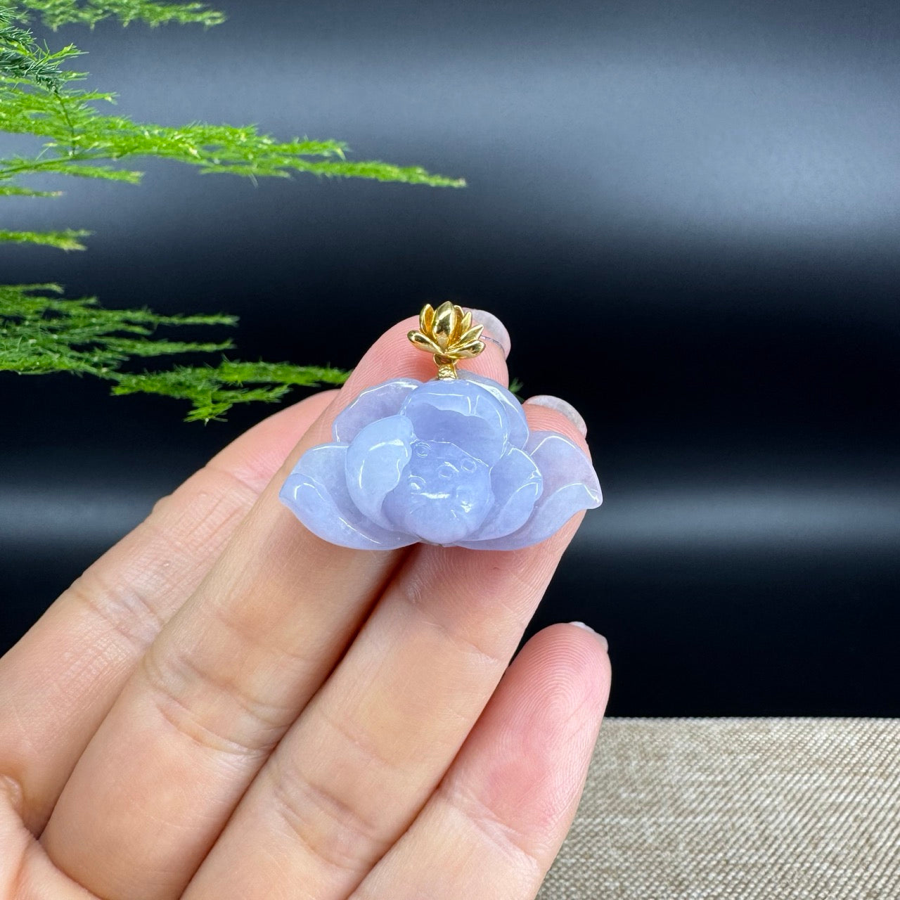 Natural 18K Yellow Gold Burmese Lavender Jadeite Jade Lotus Flower Pendant