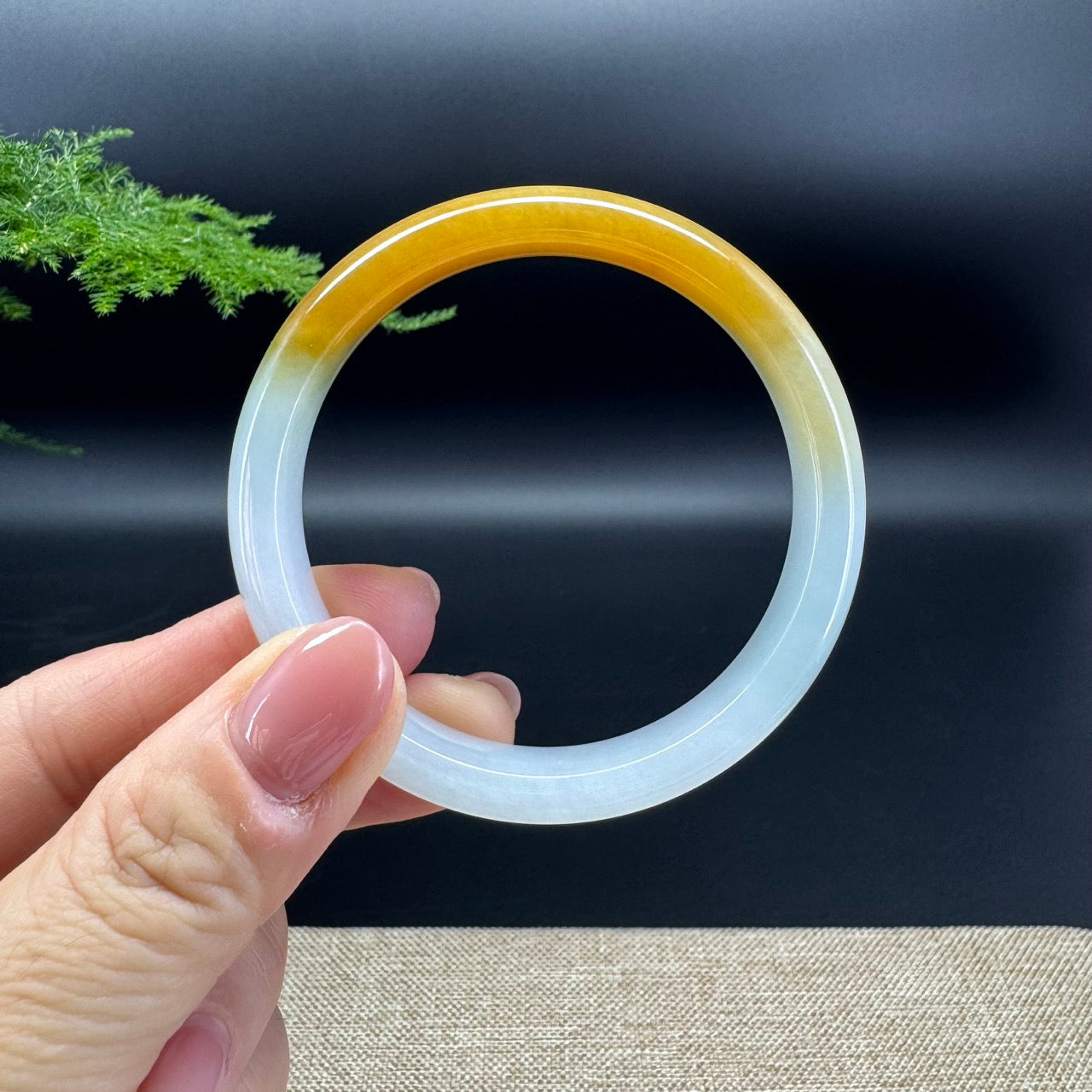 The bangle shape of the half round.The jade color is icy yellow.