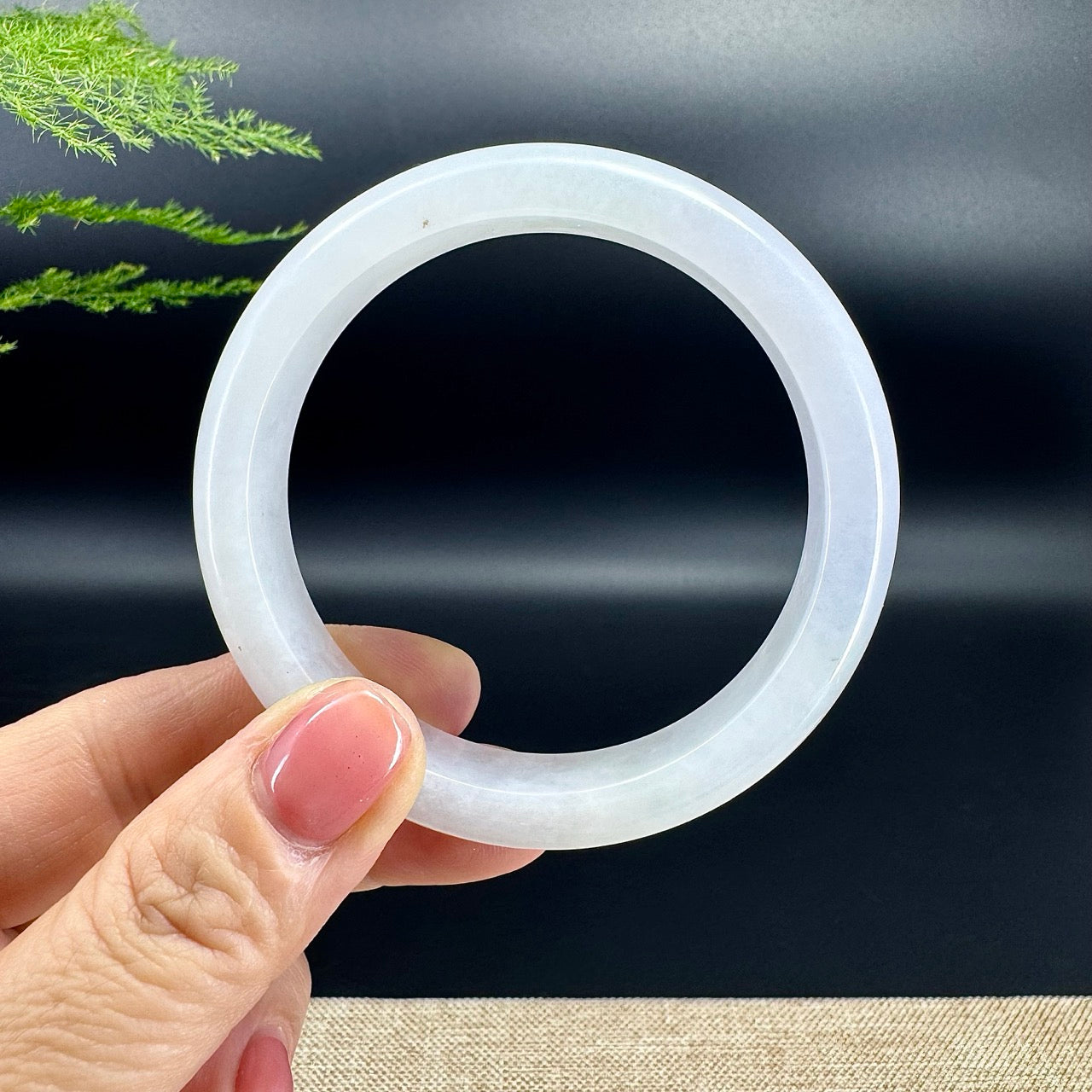The bangle shape of the half round.The bangle color is moonlight.