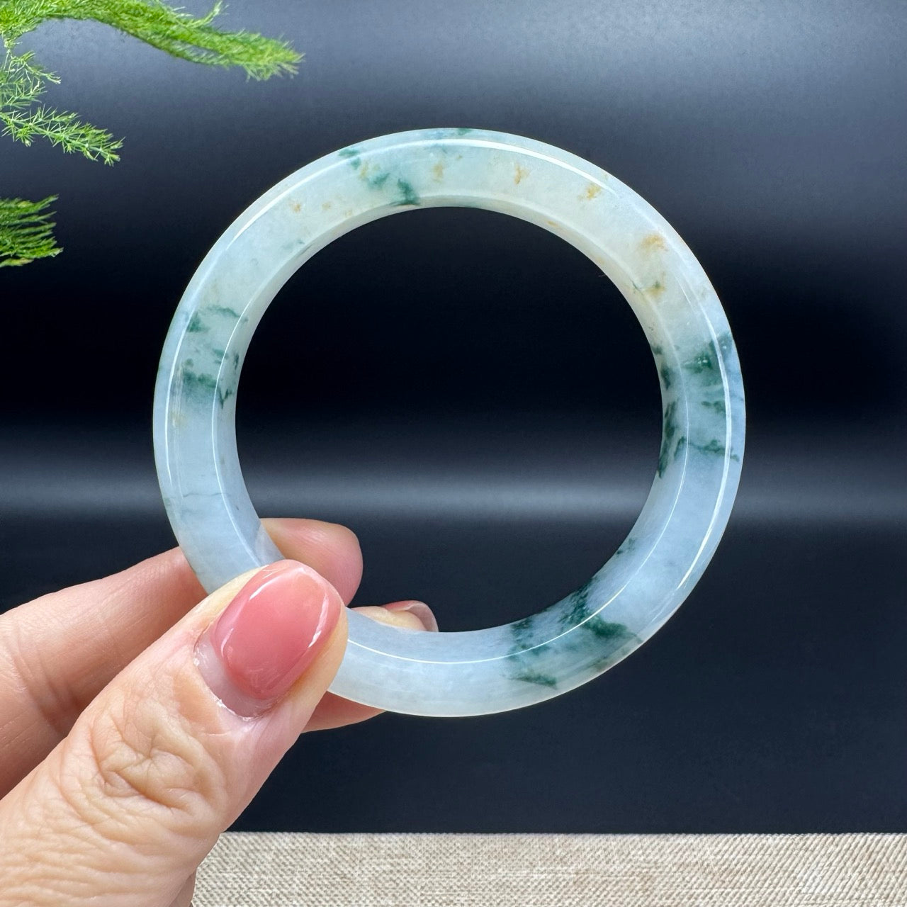 The bangle shape of the half round.The bangle color is icy blue flower and some sajin.