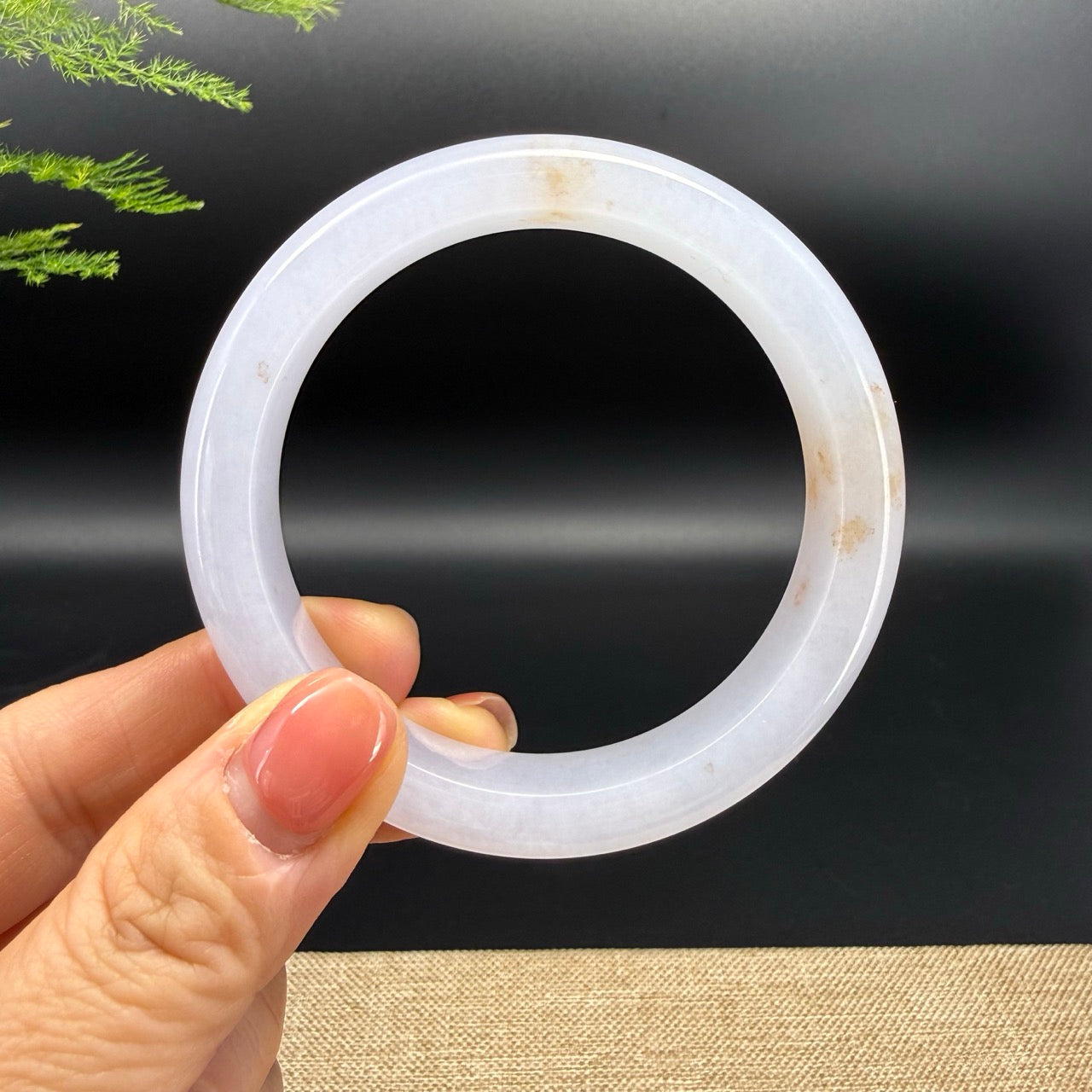 The bangle shape of the half round.The bangle color is icy lavender and some sajin.