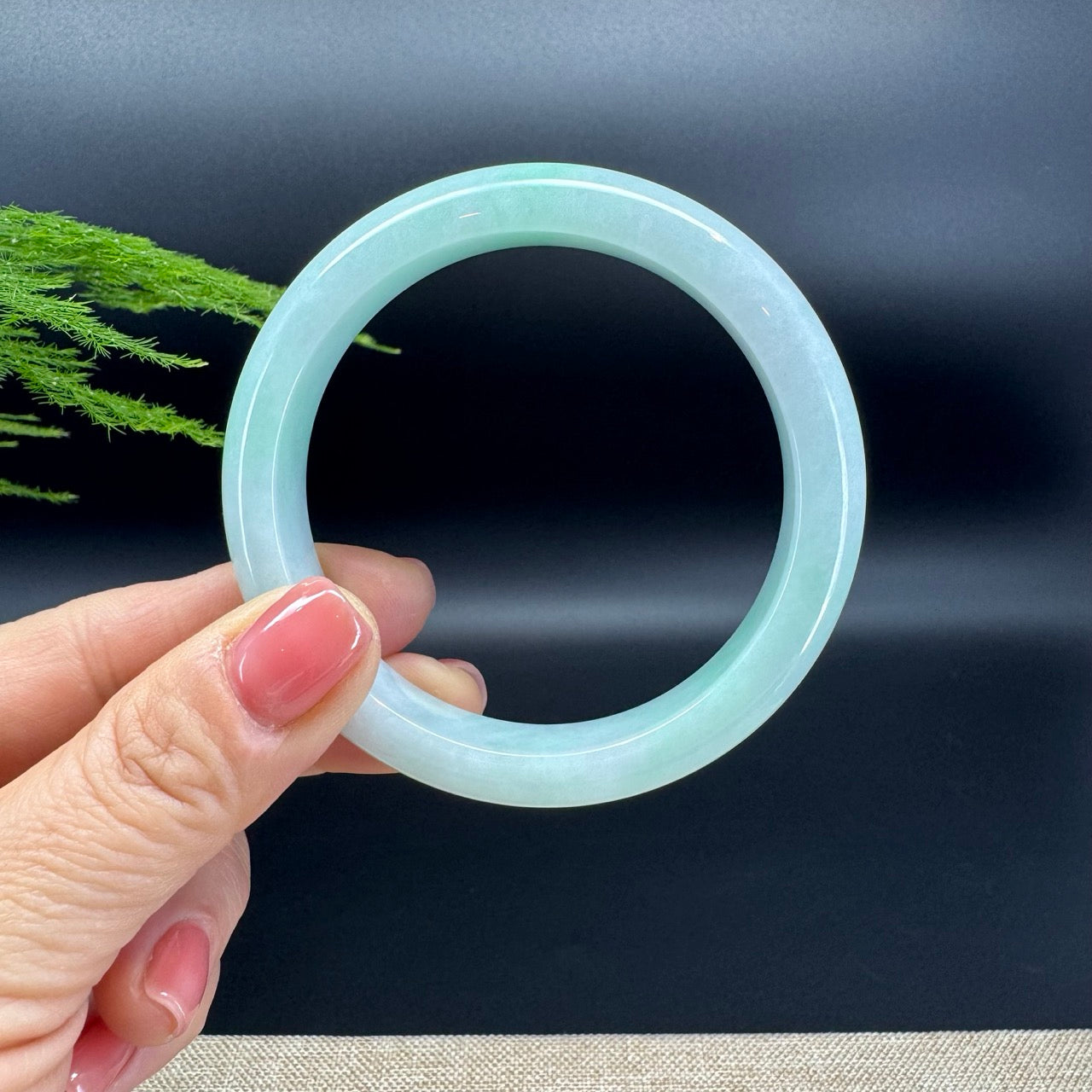 The bangle shape of the half round.The bangle color is white green(bdq).