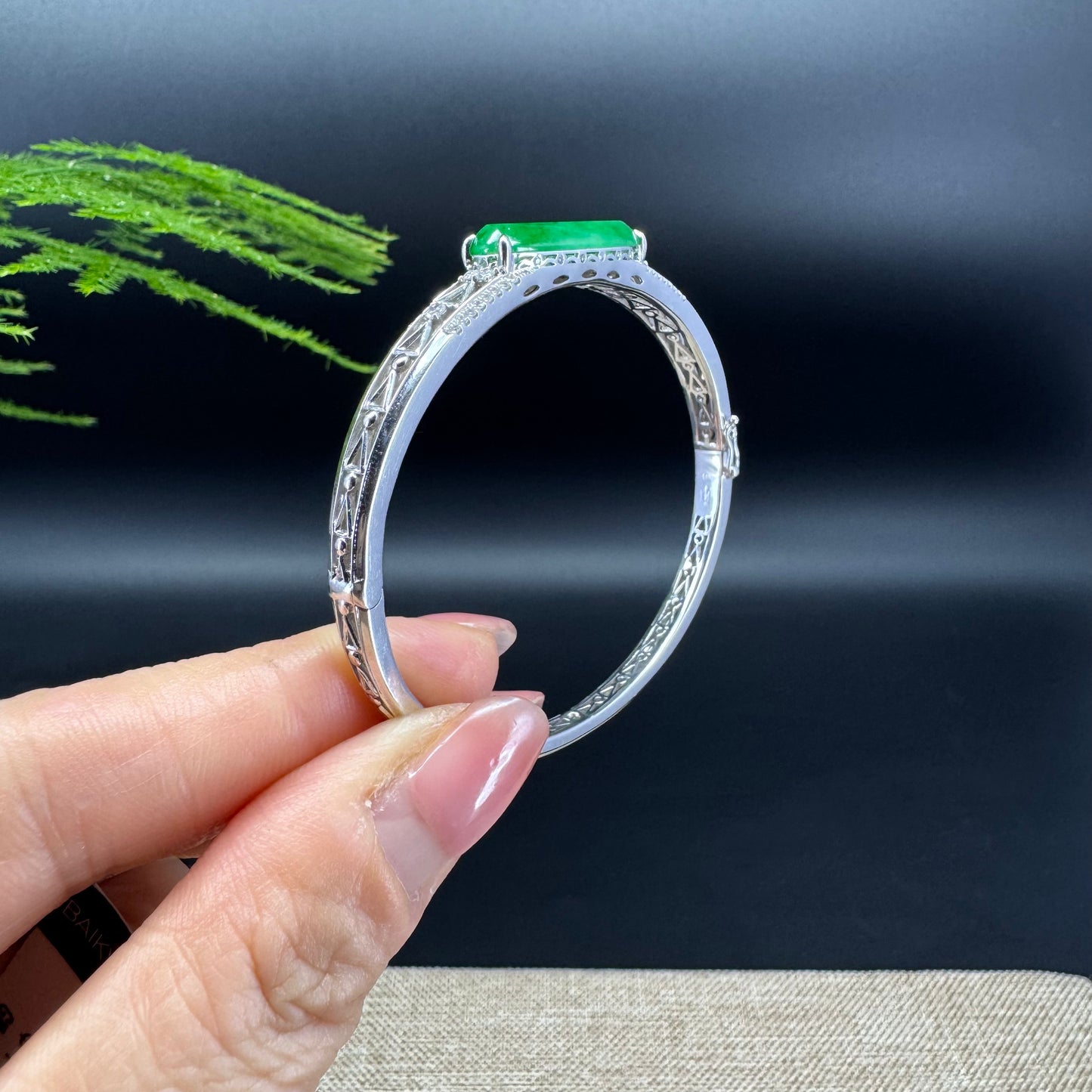RealJade Luxury 18K White Gold Genuine Green Jadeite Jade Bangle With Diamonds