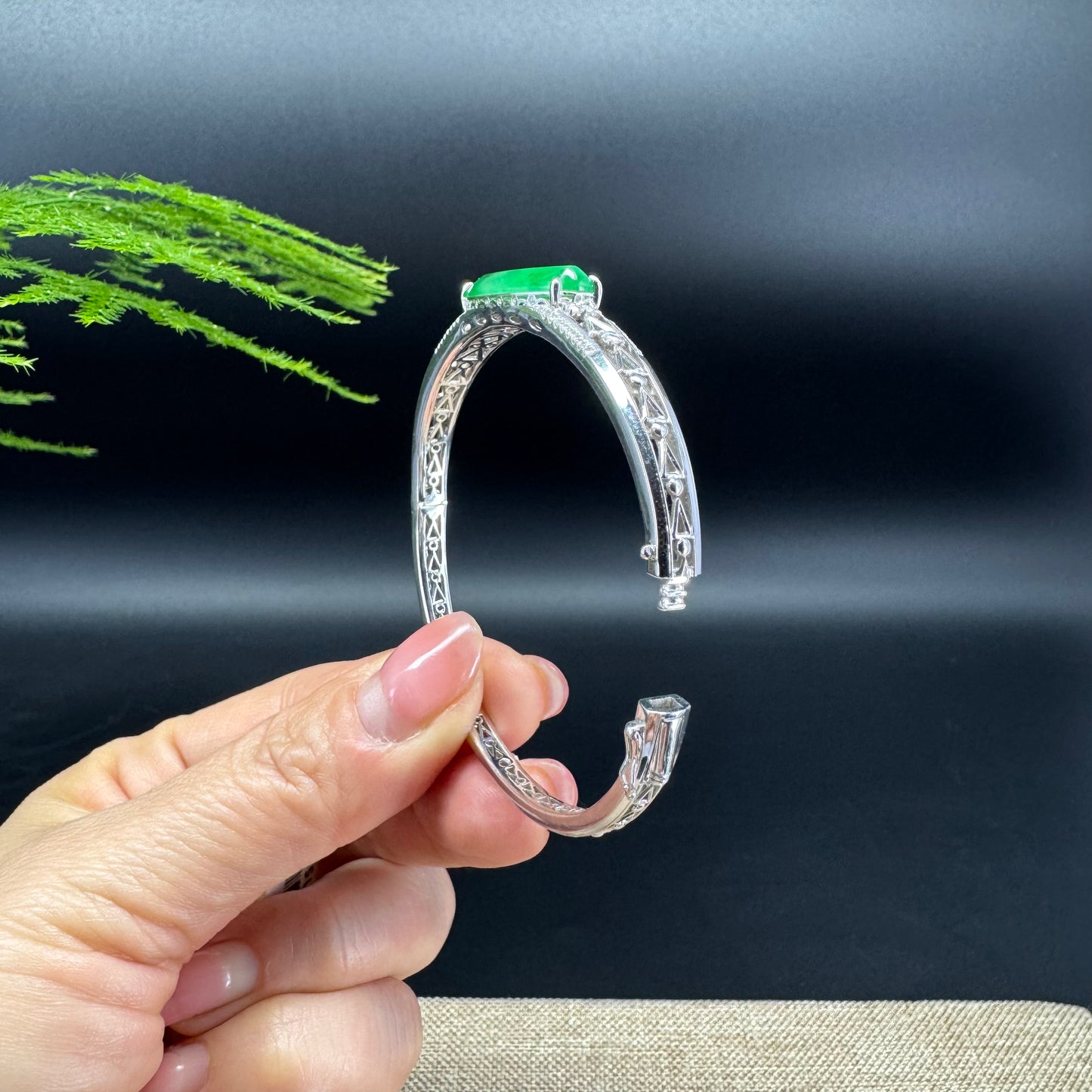 RealJade Luxury 18K White Gold Genuine Green Jadeite Jade Bangle With Diamonds