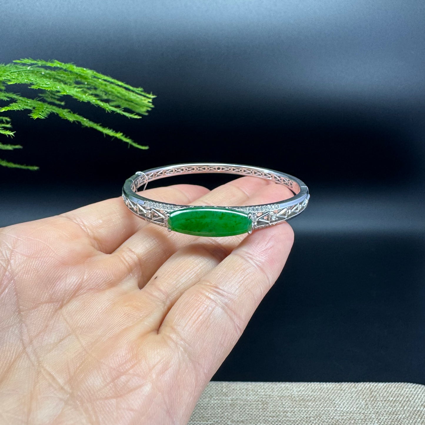 RealJade Luxury 18K White Gold Genuine Green Jadeite Jade Bangle With Diamonds