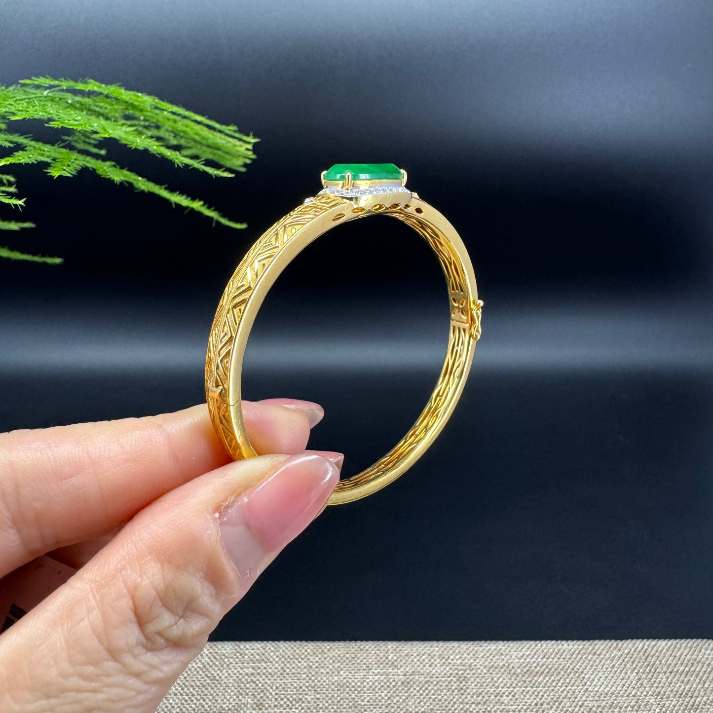 RealJade Luxury 18K Yellow Gold Genuine Green Jadeite Jade Bangle With Diamonds
