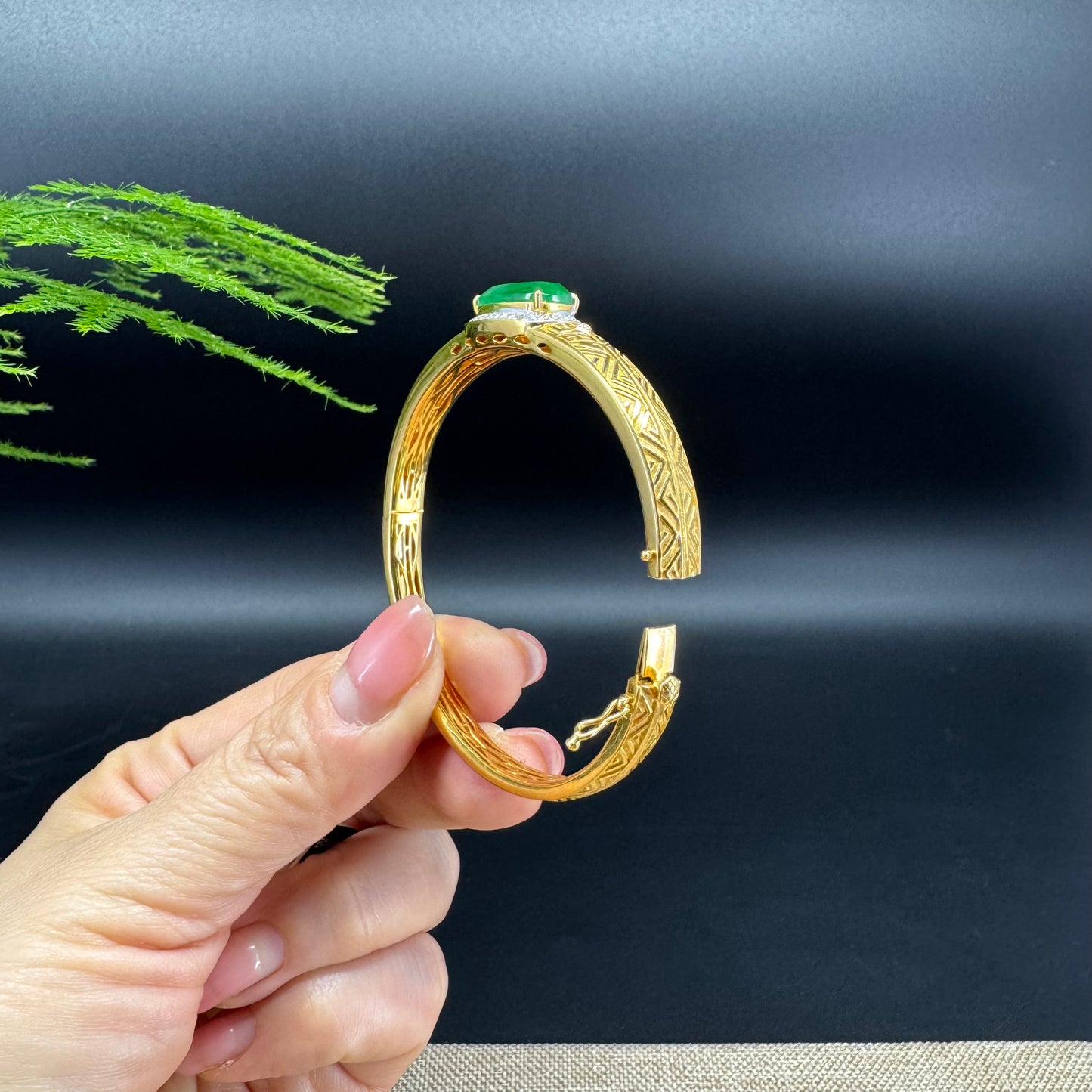 RealJade Luxury 18K Yellow Gold Genuine Green Jadeite Jade Bangle With Diamonds