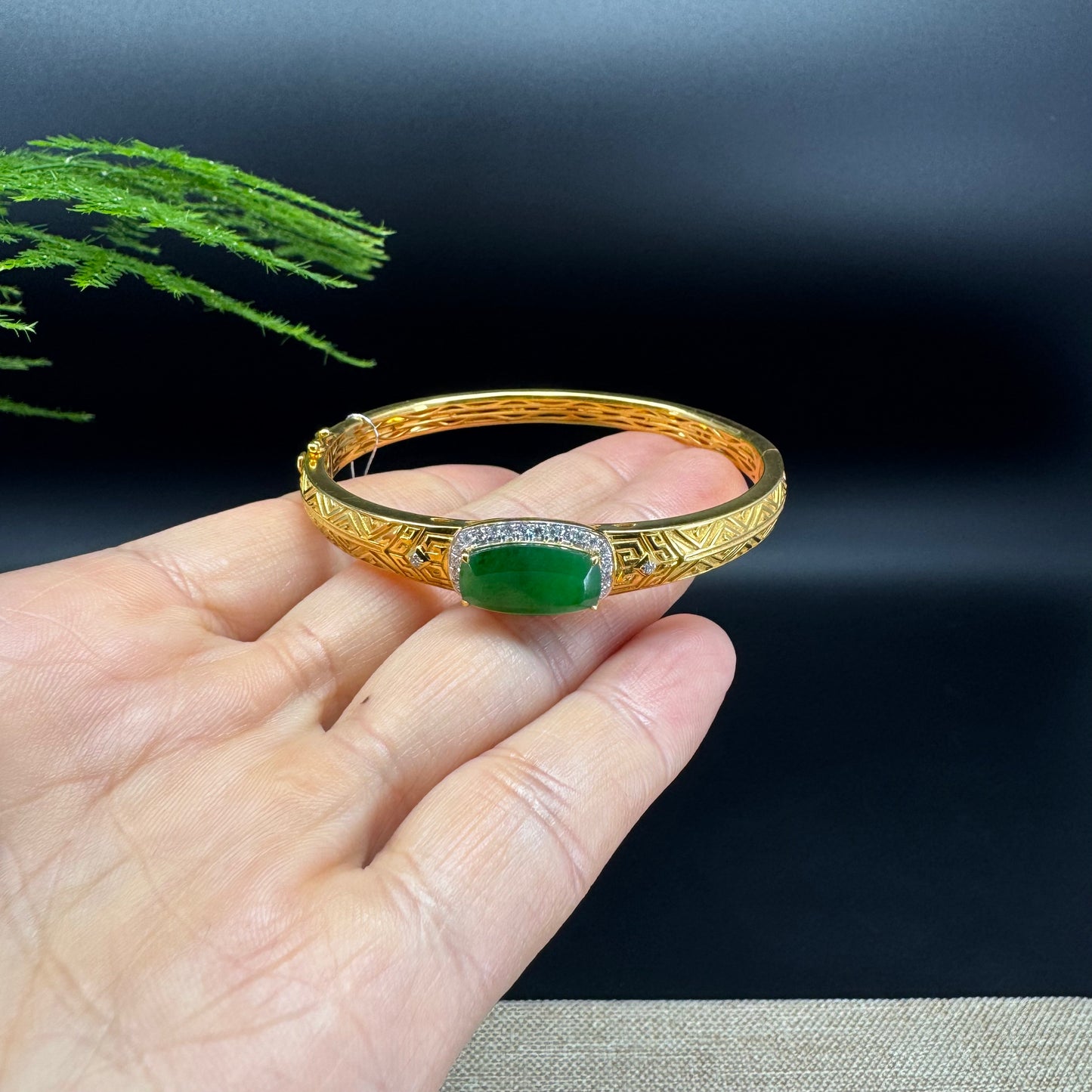 RealJade Luxury 18K Yellow Gold Genuine Green Jadeite Jade Bangle With Diamonds
