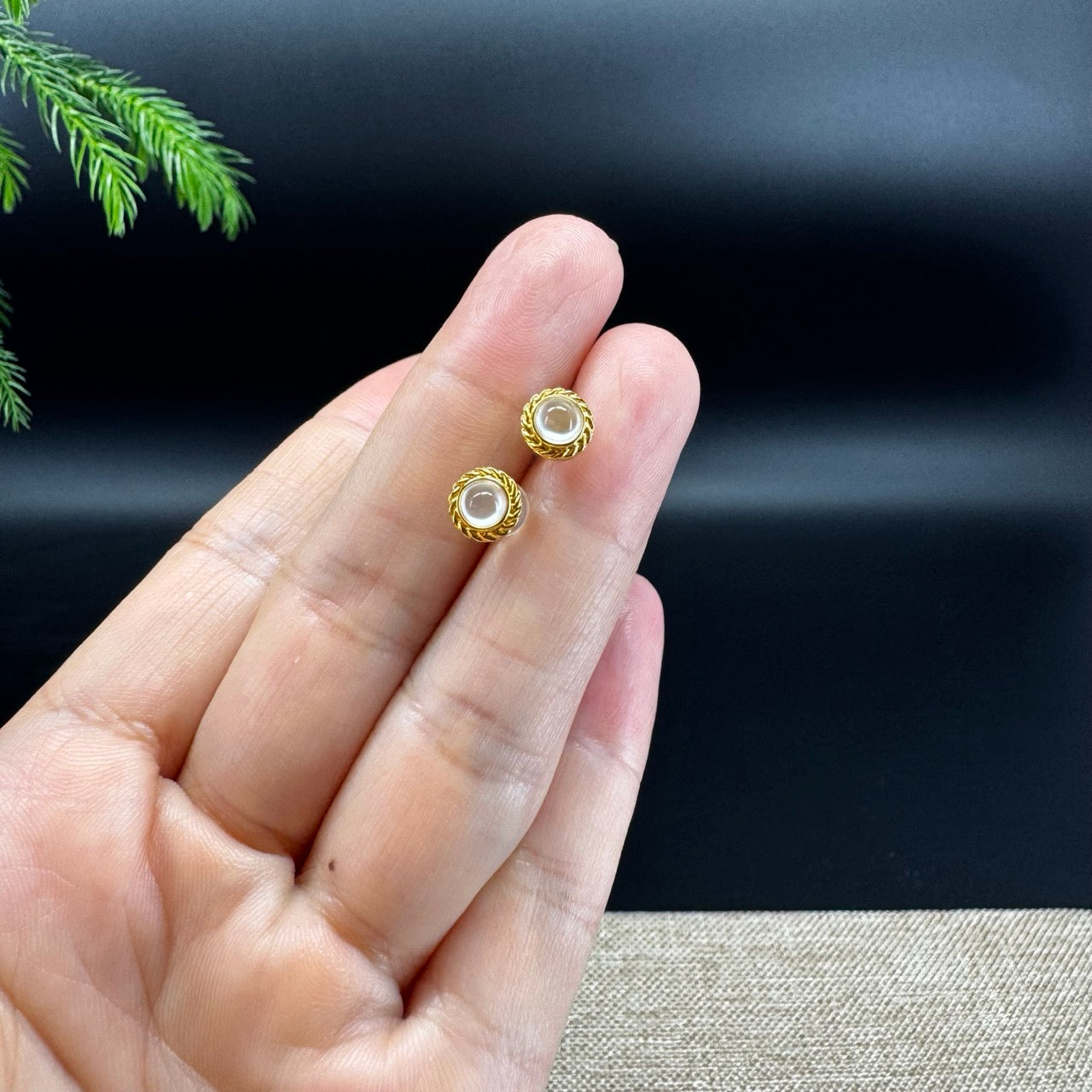 RealJade® 18k Yellow Gold Icy White Jadeite Jade Round Stud Earrings