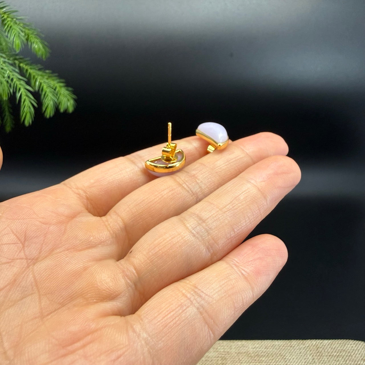 18k Yellow Gold Genuine Light Lavender Jadeite Jade Crescent Moon Stud Earrings