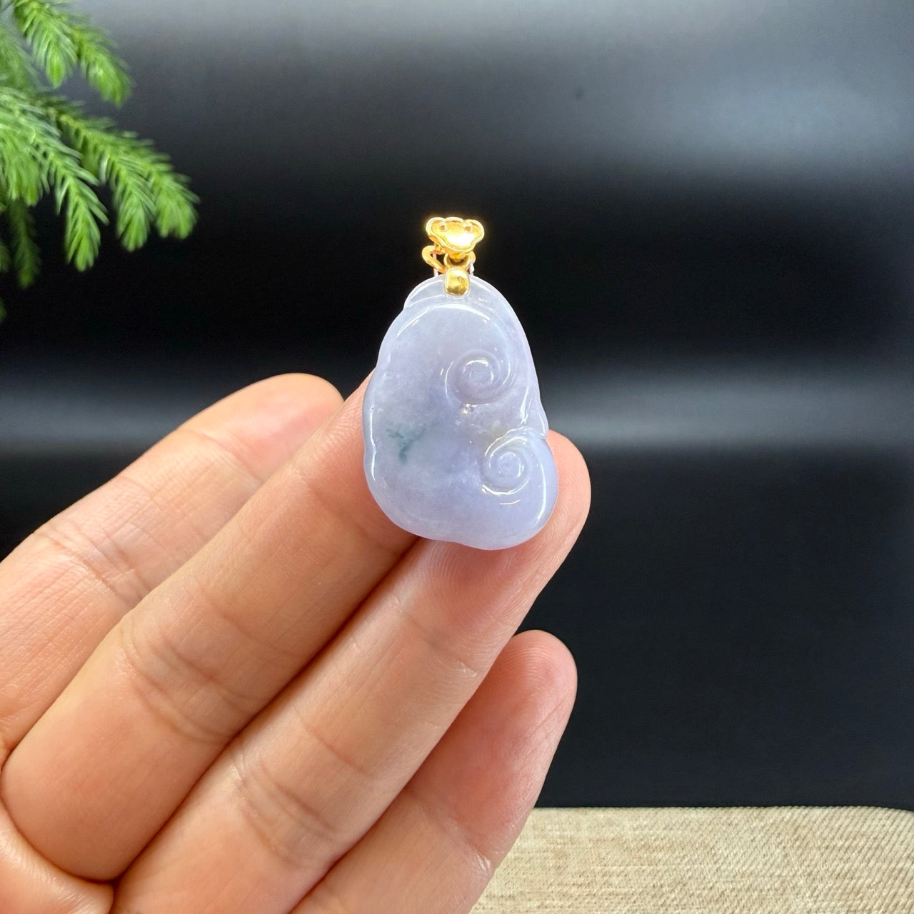 RealJade® Co. 18K Yellow Gold Genuine Burmese Light Lavender Jadeite Jade RuYi Pendant