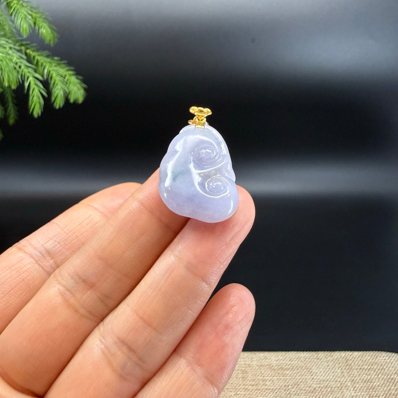 RealJade® Co. 18K Yellow Gold Genuine Burmese Light Lavender Jadeite Jade RuYi Pendant
