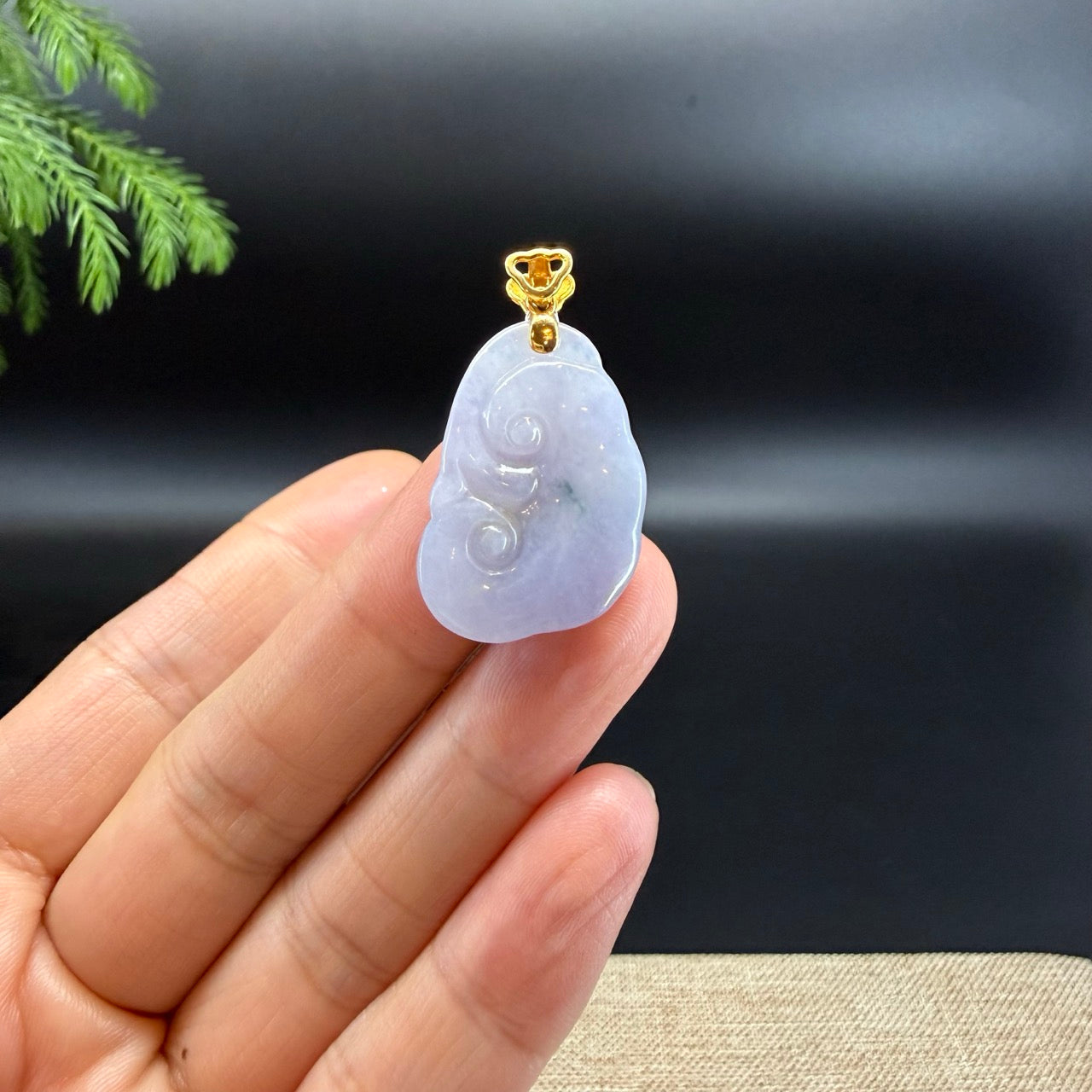 RealJade® Co. 18K Yellow Gold Genuine Burmese Light Lavender Jadeite Jade RuYi Pendant