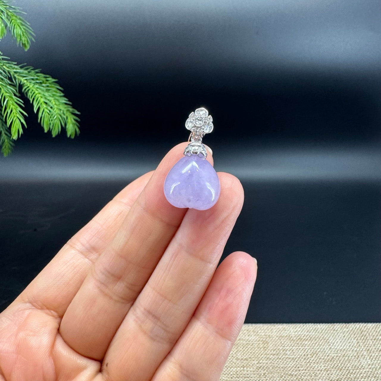 18k White Gold Genuine Lavender Jadeite Jade Melon Pendant Necklace With Diamonds