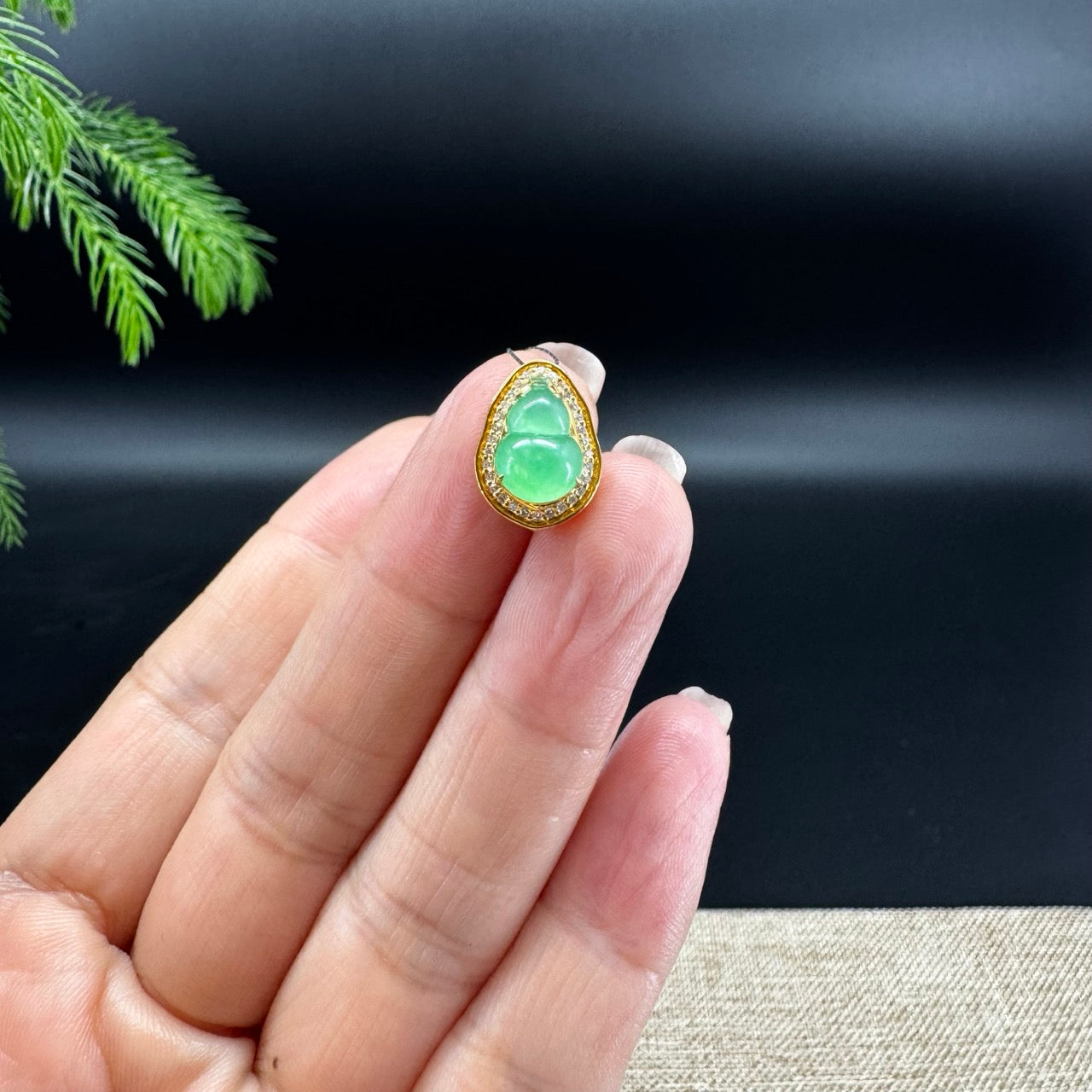 Genuine Green Jadeite Jade Mini Hulu Necklace With 18K Yellow Gold