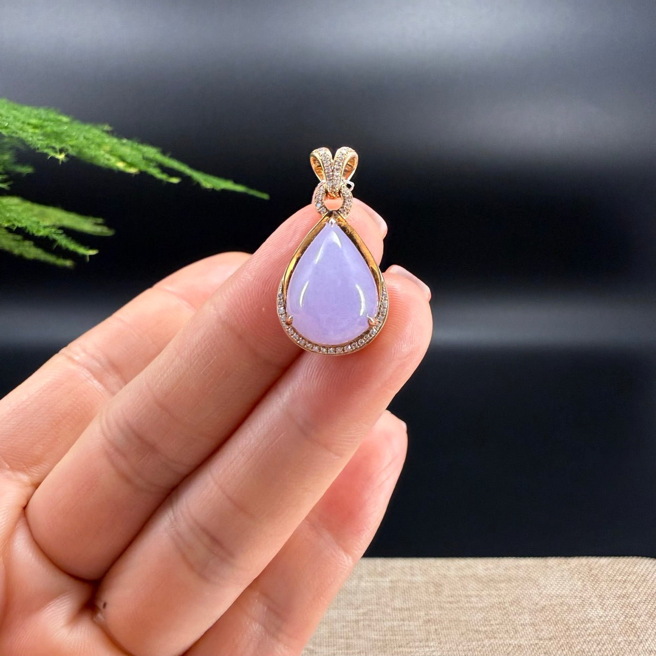 The pendant shape of the tear drop.The pendant color is icy lavender.