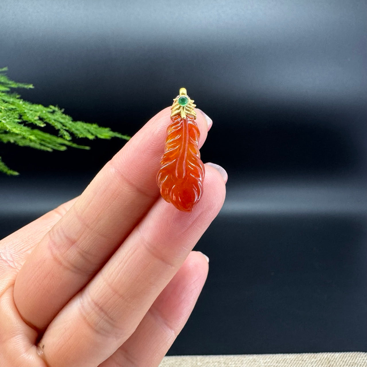 The pendant shape of the feather.The pendant color is red.