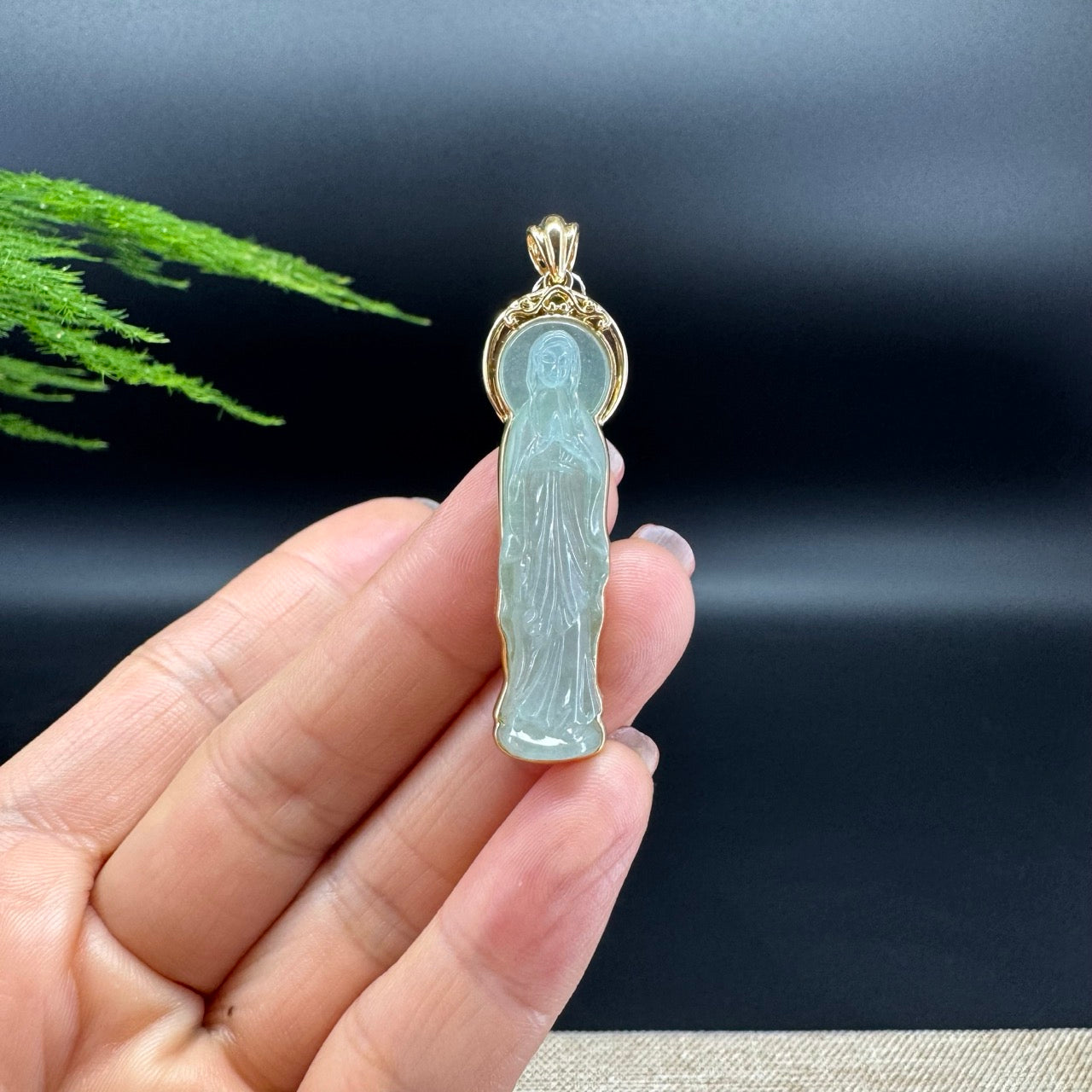 The pendant shape of the guanyin.The pendant color is icy green.