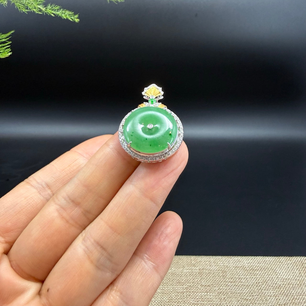 18K Y/W Gold Green Jadeite Jade KouKou Necklace with Diamonds