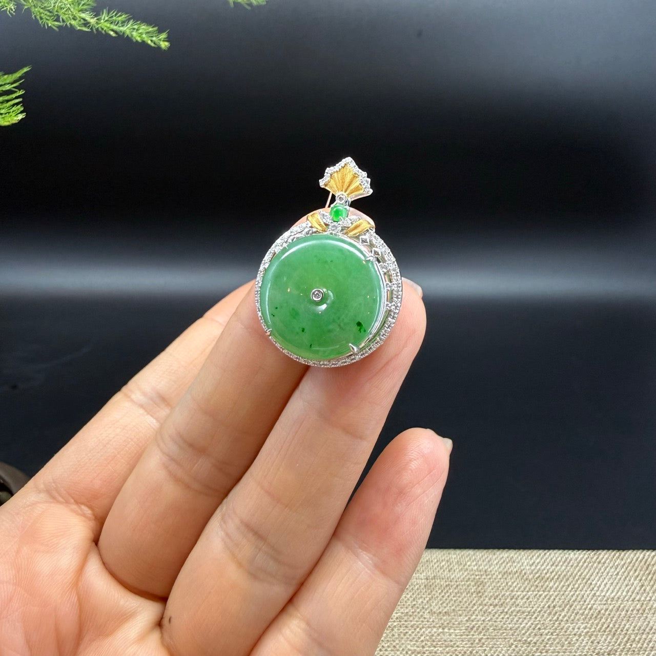 18K Y/W Gold Green Jadeite Jade KouKou Necklace with Diamonds
